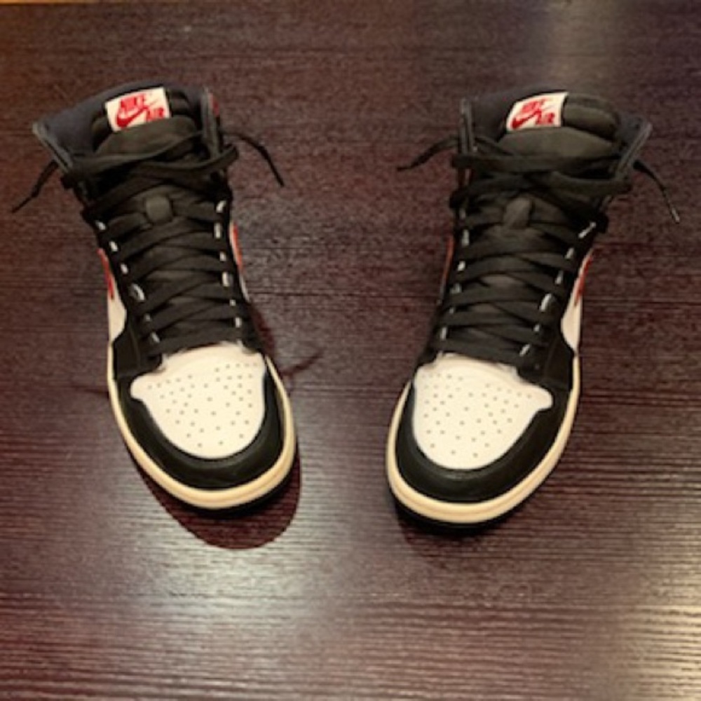 Jordan 1 Retro High - Sz. 10
Black Gym Red